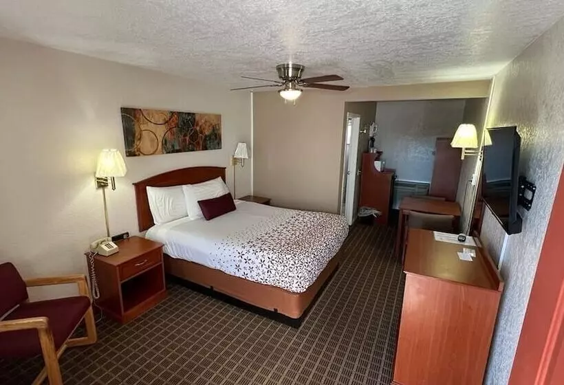 هتل Esquire Inn