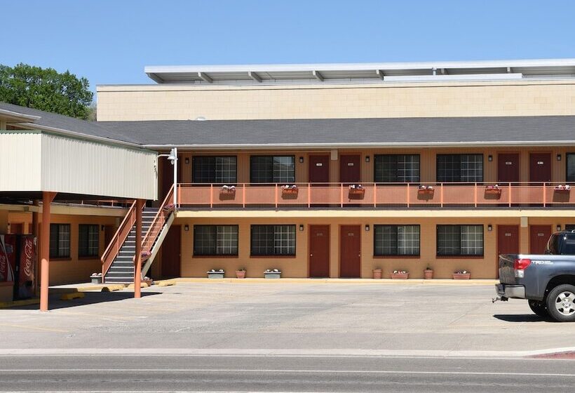 فندق Esquire Inn