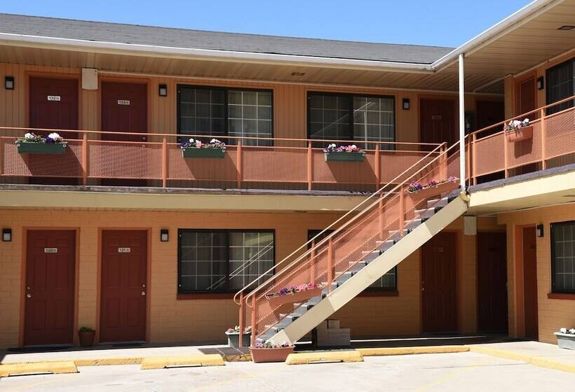 فندق Esquire Inn