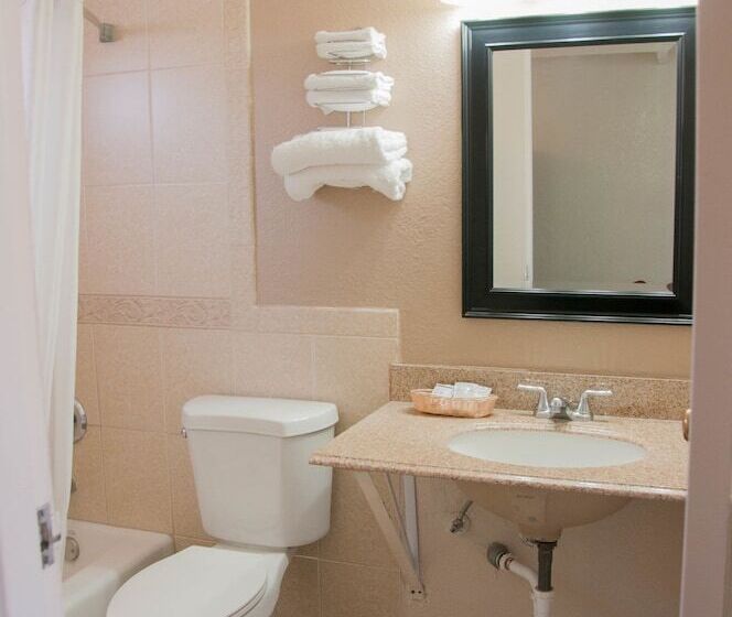 فندق Esquire Inn