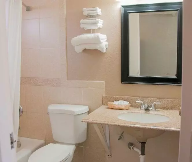 هتل Esquire Inn
