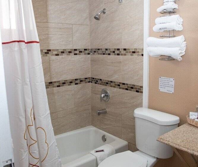 فندق Esquire Inn