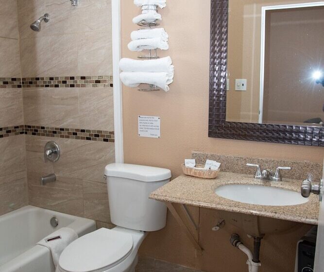 فندق Esquire Inn