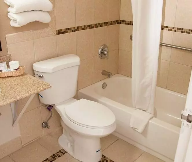 هتل Esquire Inn
