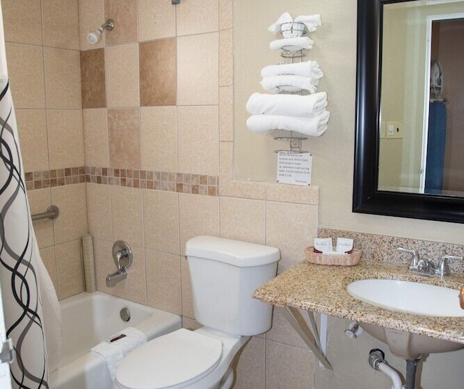 فندق Esquire Inn