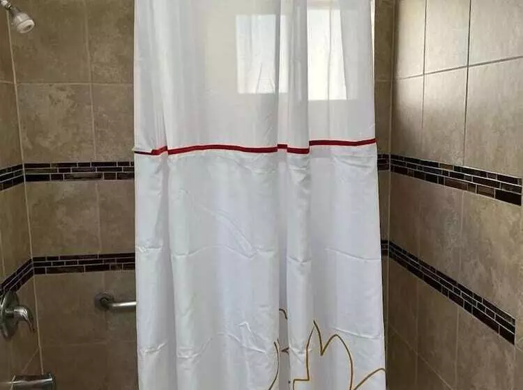 هتل Esquire Inn