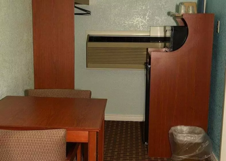 هتل Esquire Inn