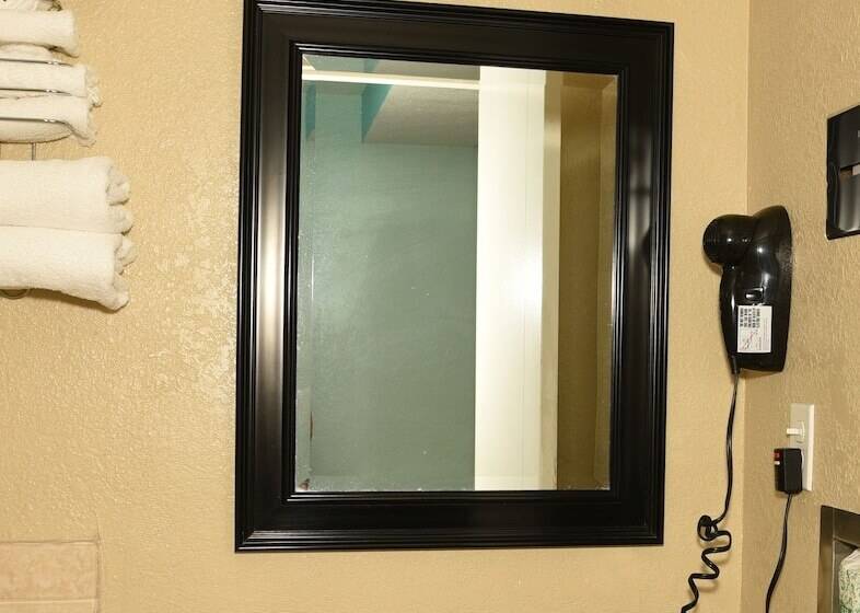 فندق Esquire Inn