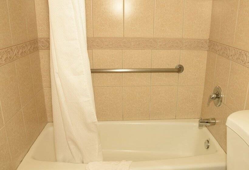 فندق Esquire Inn