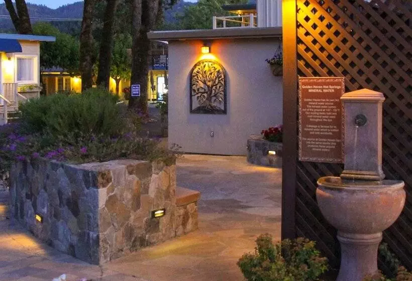 ホテル Golden Haven Hot Springs