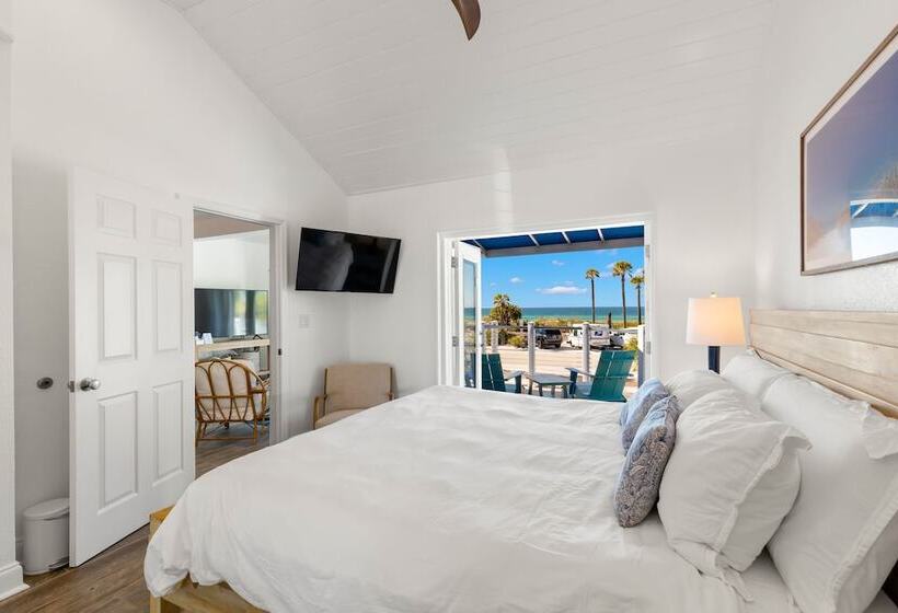 Отель Inn On The Beach