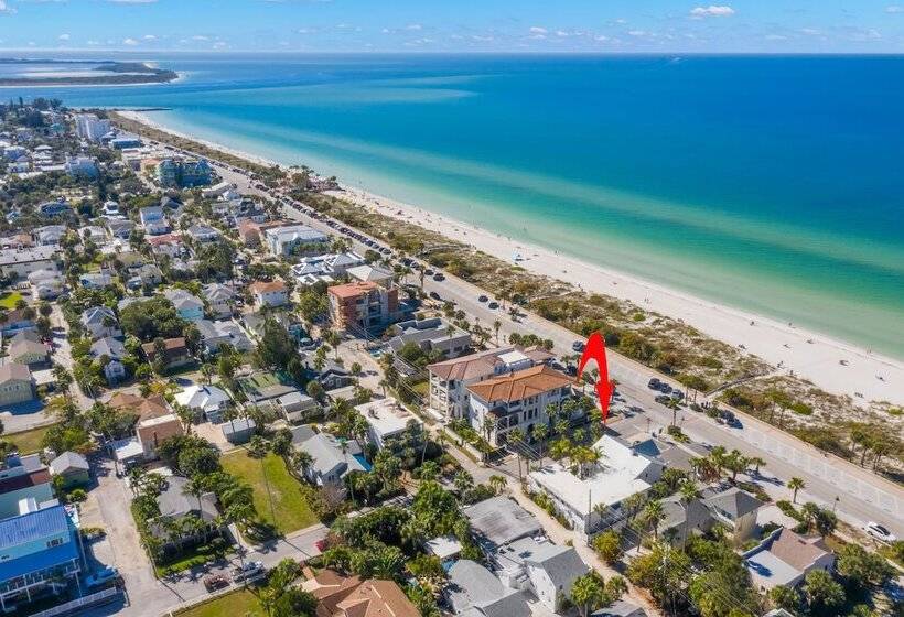 Отель Inn On The Beach