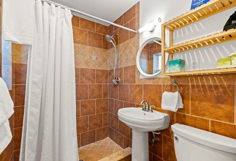 Отель Inn On The Beach