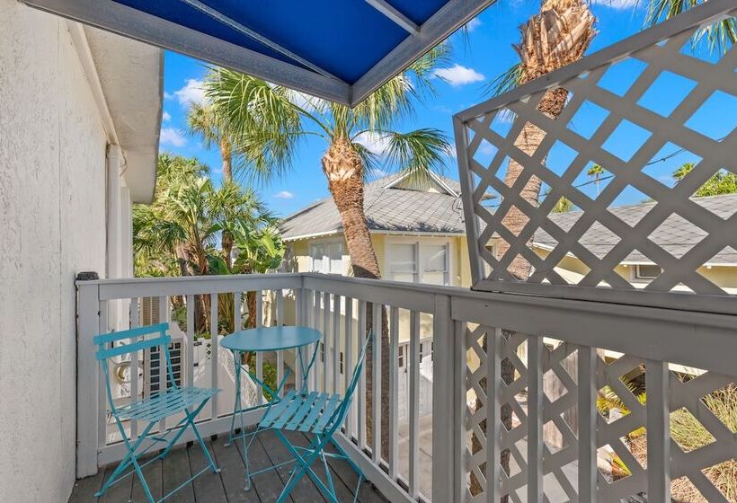 Отель Inn On The Beach