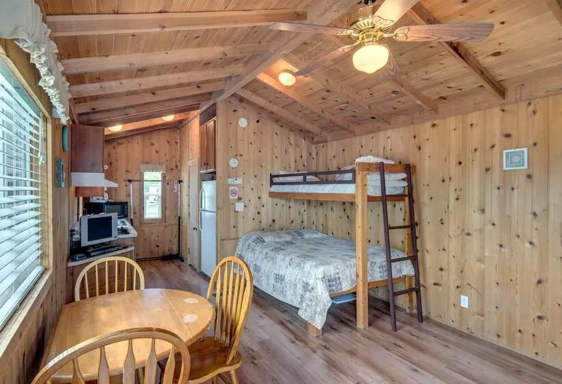 Hotelli Lake Conroe Rv & Camping Resort