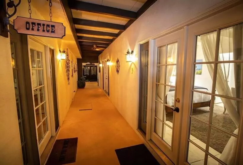 Hotelli Old Ranch Inn Adults Only 21 & Up