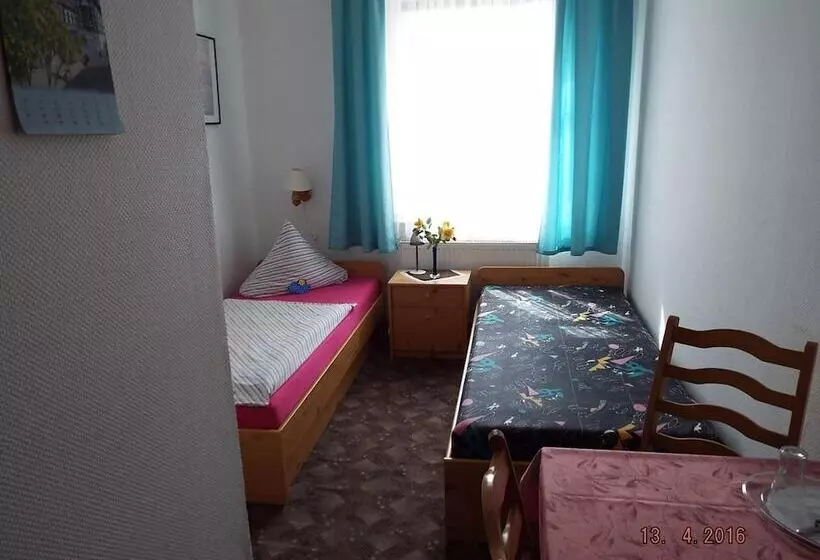 ホテル Pension Zur Tanne
