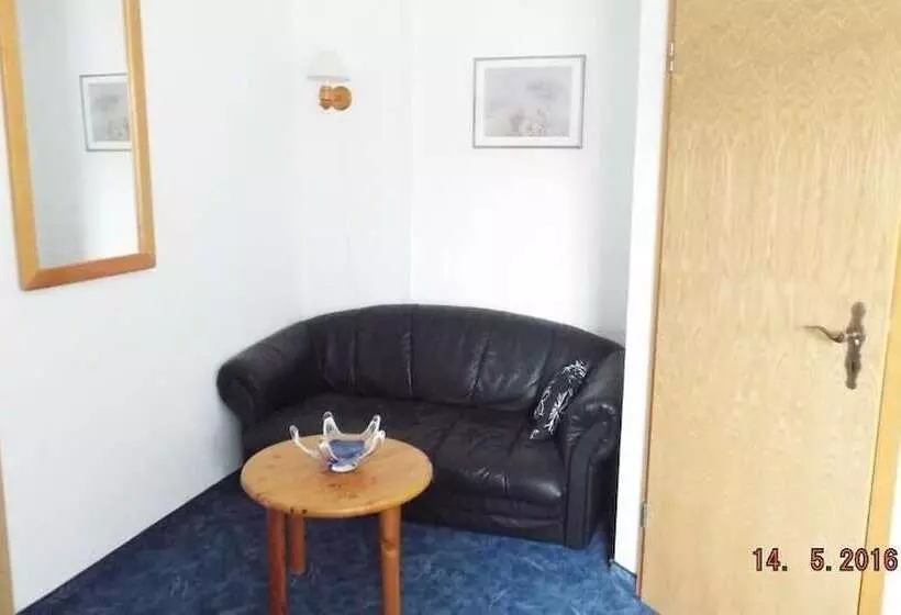 ホテル Pension Zur Tanne