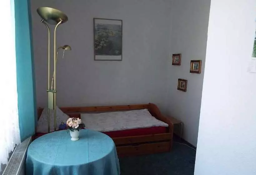 ホテル Pension Zur Tanne
