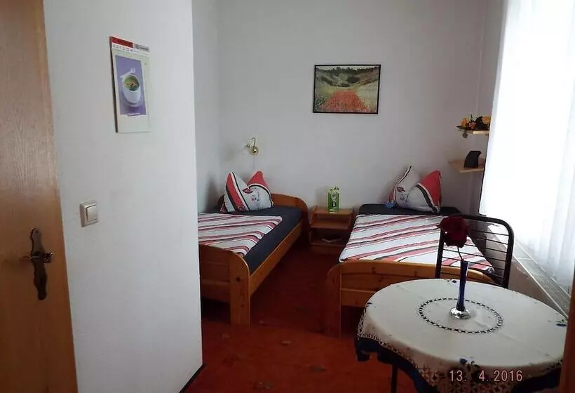 ホテル Pension Zur Tanne