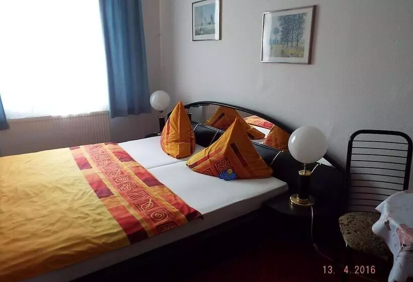 ホテル Pension Zur Tanne