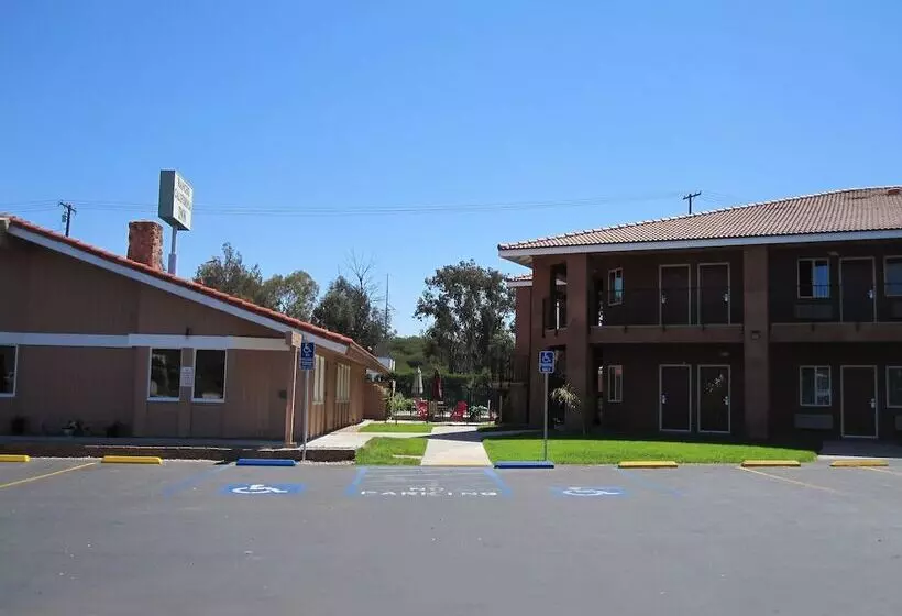 Hotelli Rancho California Inn Temecula