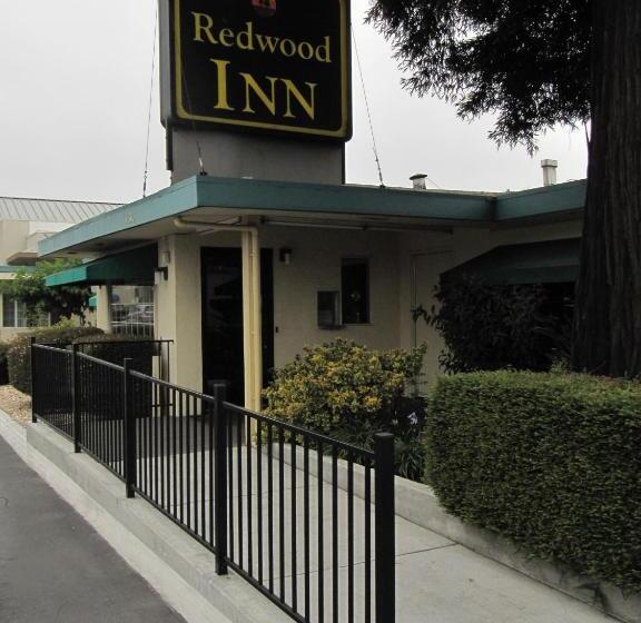 酒店 Redwood Inn