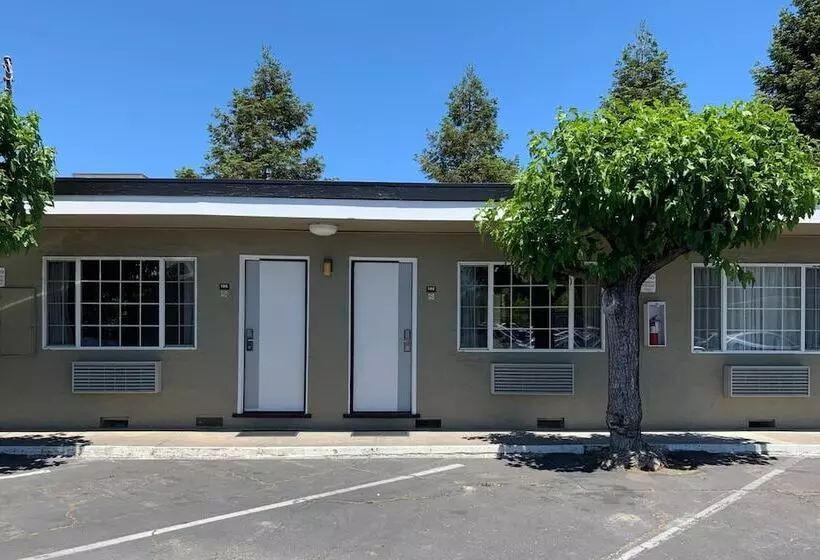 ホテル Redwood Inn