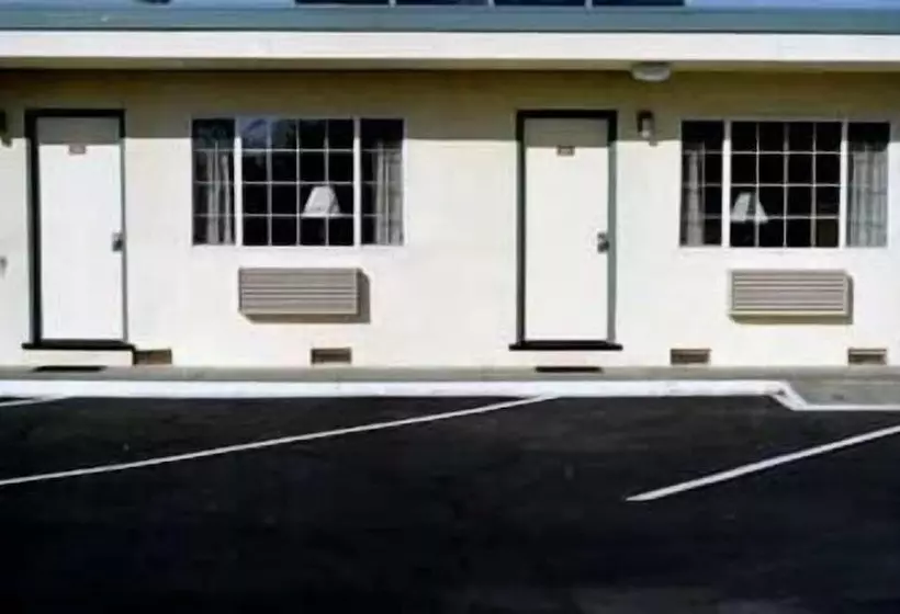 ホテル Redwood Inn