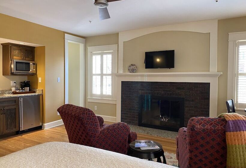 فندق Showers Inn