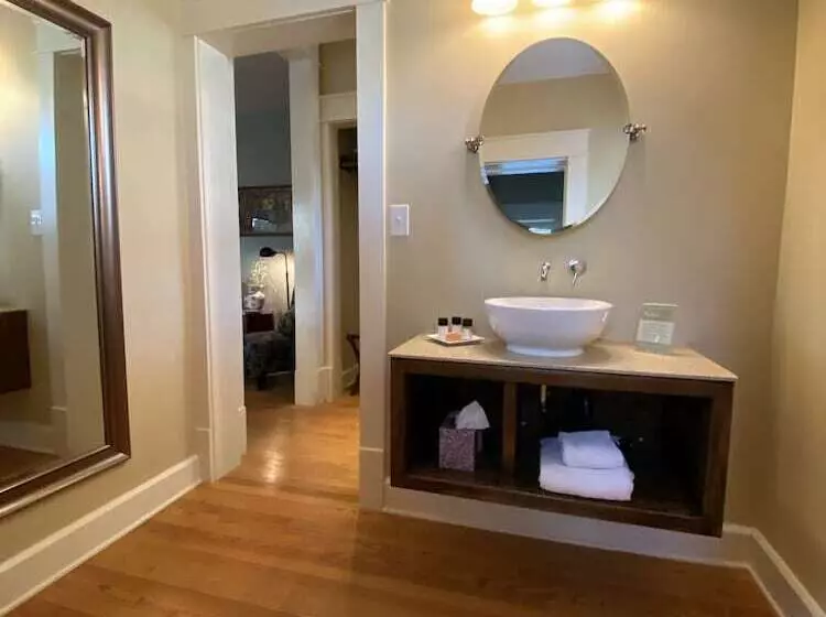 ホテル Showers Inn