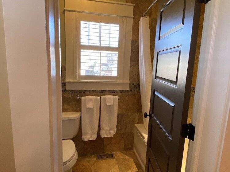 فندق Showers Inn