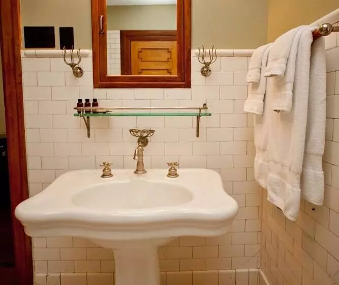 ホテル Showers Inn