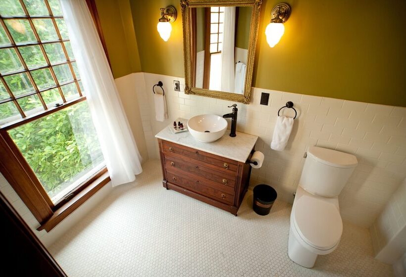 فندق Showers Inn