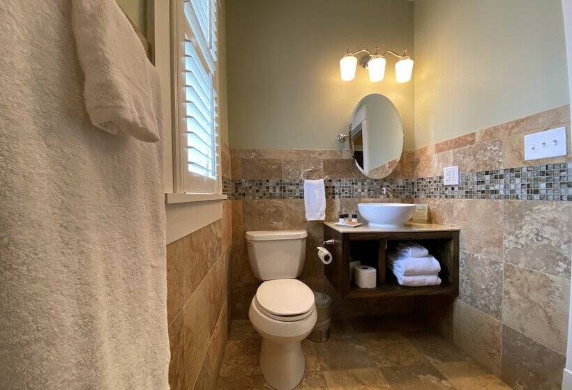 فندق Showers Inn