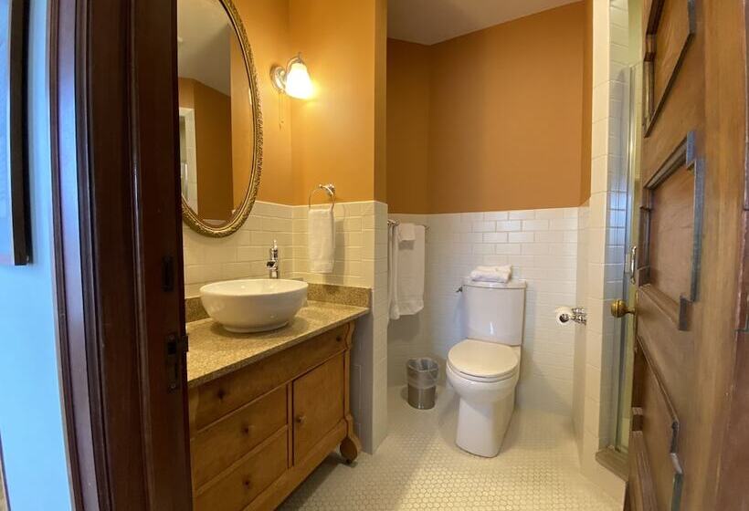 فندق Showers Inn