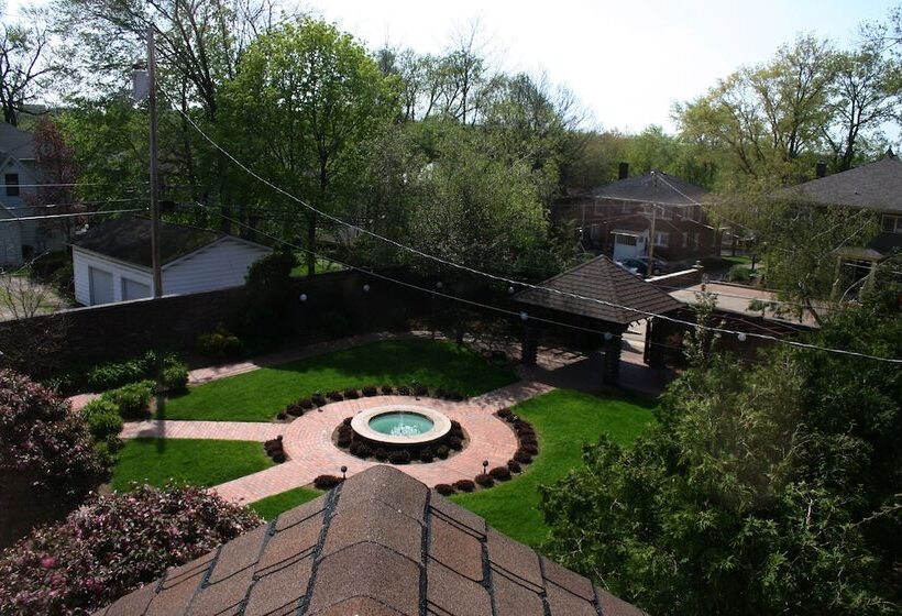 فندق Showers Inn