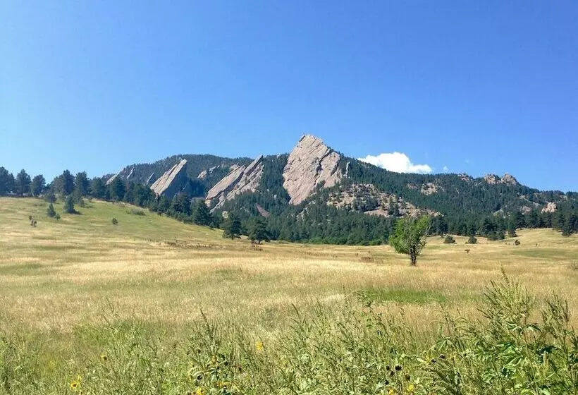 Hotelli The Bradley Boulder Inn