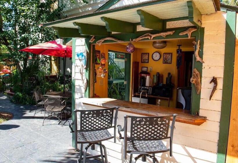 Hotel The Lookout Inn