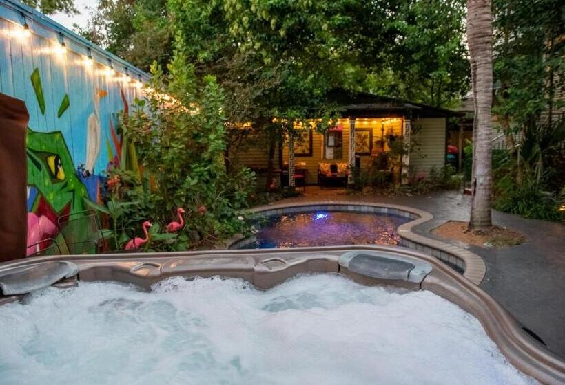 Hotel The Lookout Inn