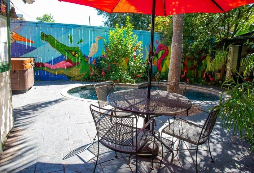 Hotel The Lookout Inn