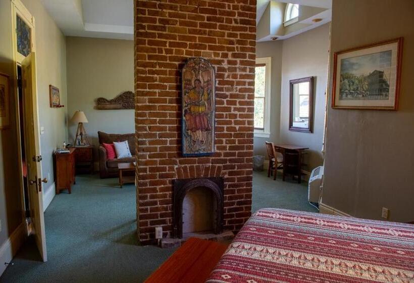 Hotel The Lookout Inn