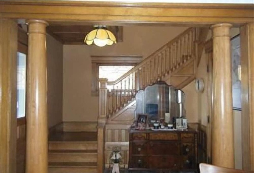 Отель The Sawyer House Bed & Breakfast