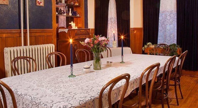 Отель The Sawyer House Bed & Breakfast