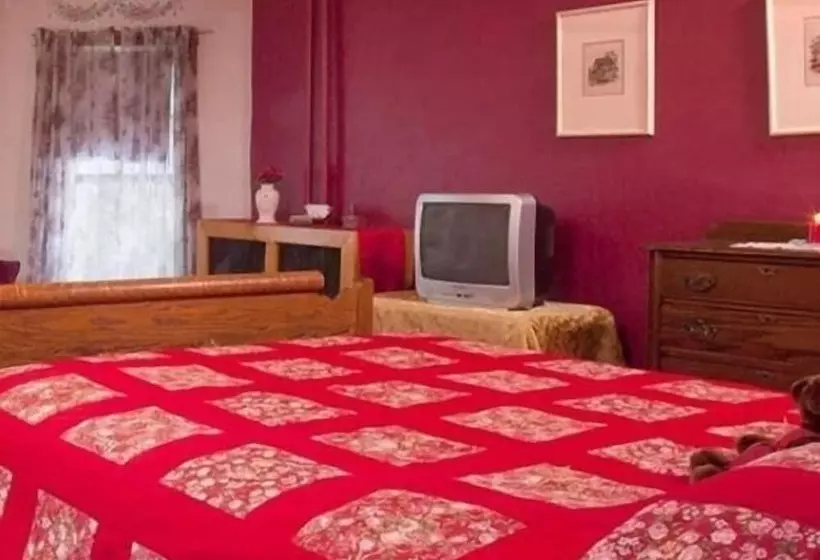 هتل The Sawyer House Bed & Breakfast