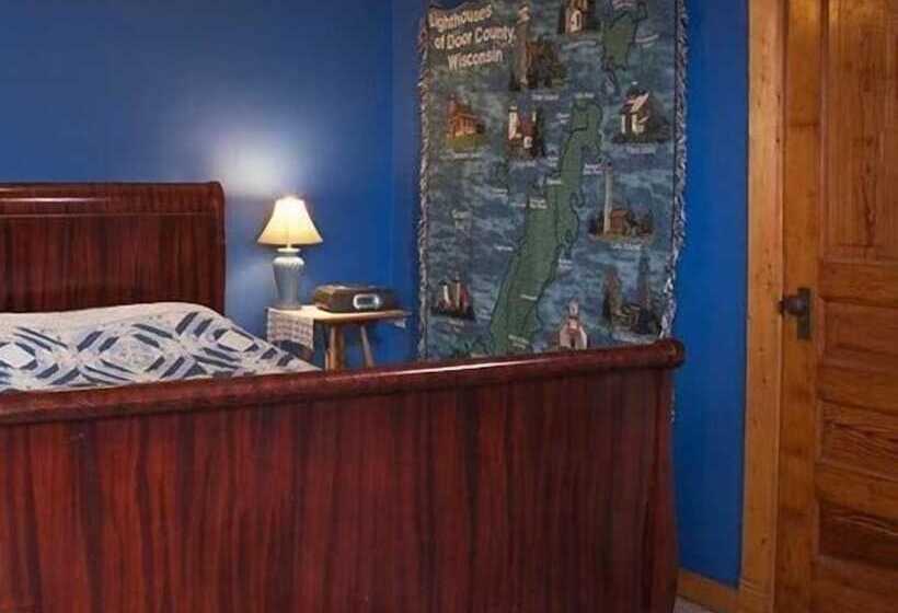 Отель The Sawyer House Bed & Breakfast