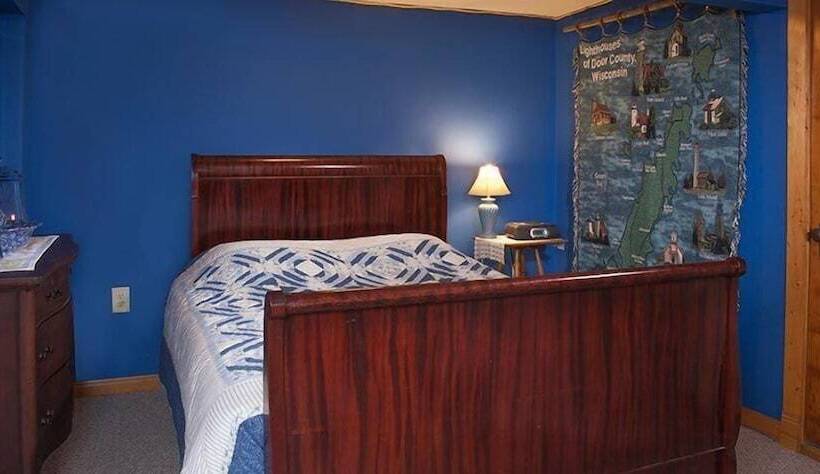 Отель The Sawyer House Bed & Breakfast