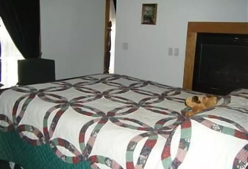 هتل The Sawyer House Bed & Breakfast