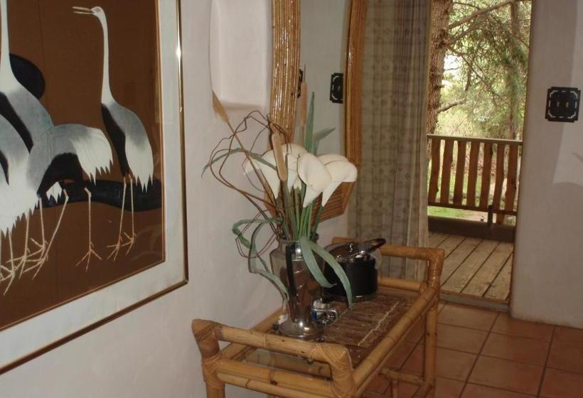 هتل Touchstone Inn