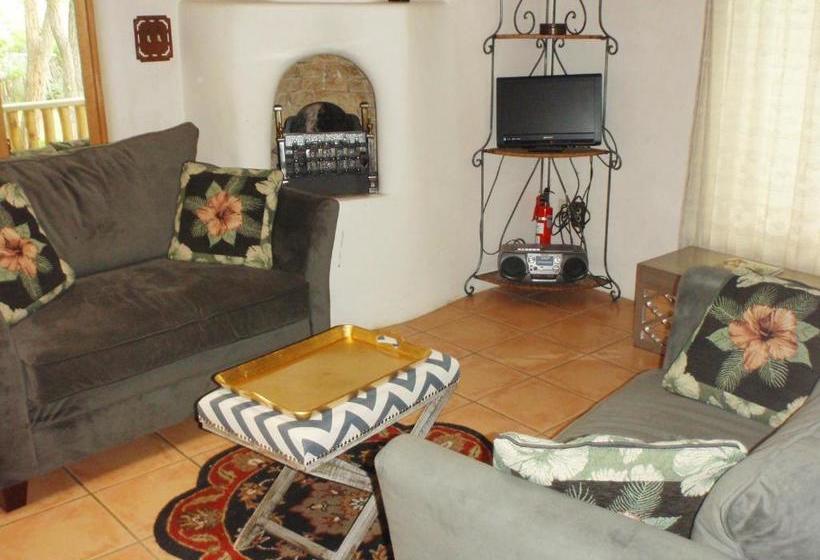 هتل Touchstone Inn